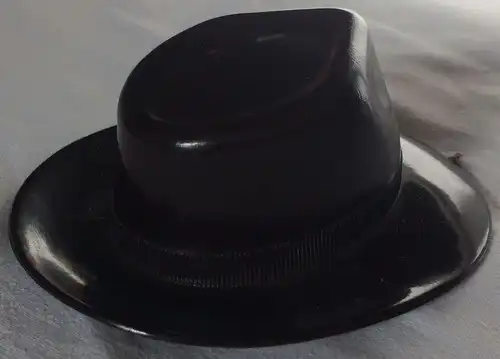 Kleiner dunkelbrauner Hut aus Bakelit, ca. 1920, Werbeartikel der Firma Gmeiner