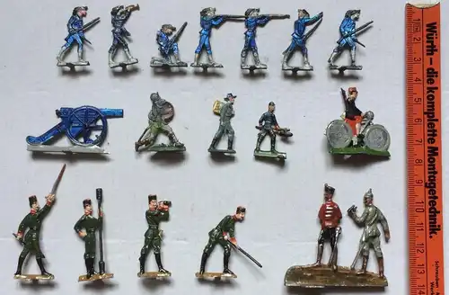 17 Zinnfiguren, Zinnsoldaten verschiedene Uniformen, Armeen und Epochen, Kanone