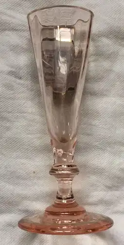 Kleines Schnapsglas aus rötlichem Glas, Reisesouvenir aus Graz