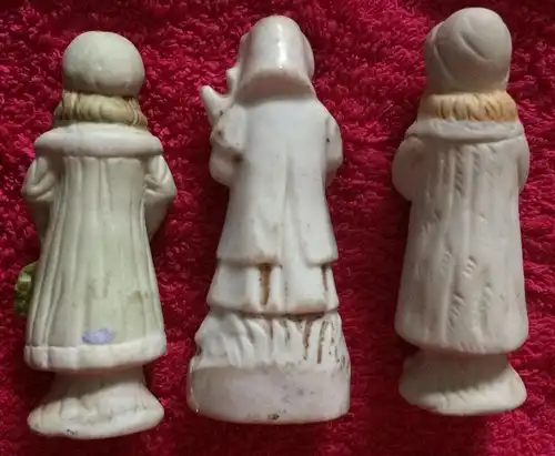 Drei kleine Figuren aus Porzellan, ohne Marke, ca. Ende 19. Jahrhunderts