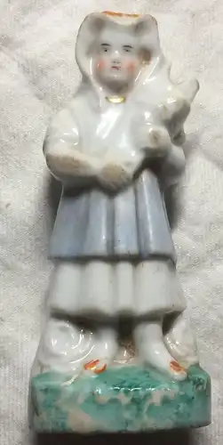 Drei kleine Figuren aus Porzellan, ohne Marke, ca. Ende 19. Jahrhunderts