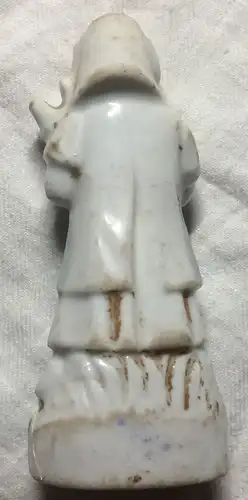 Drei kleine Figuren aus Porzellan, ohne Marke, ca. Ende 19. Jahrhunderts
