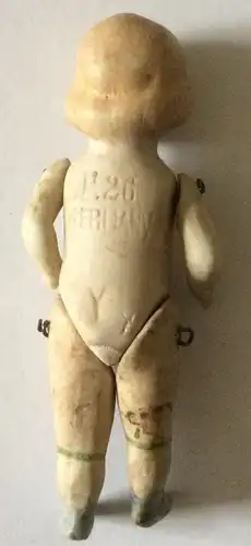 Kleine Puppe aus Bisquitporzellan, Ende 19. Jahrhundert, 8,5 cm