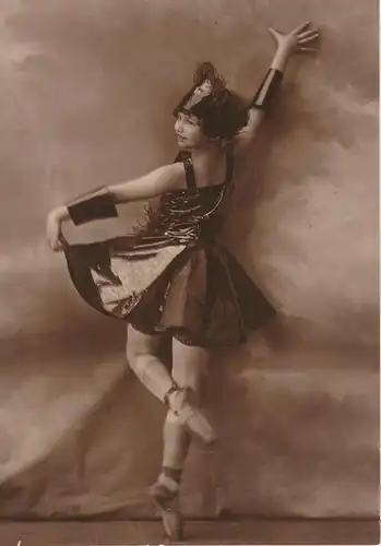 Fotografie, s/w, Hemes Studio; Newark, junge Ballett-mädchen, stehend, ca.1920