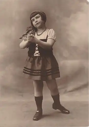 Fotografie, s/w, Hemes Studio; Newark, junge Ballett-mädchen, stehend, ca.1920