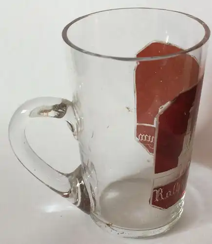 Kleines rubiniertes Glas mit Henkel, Reisesouvenir aus Rothenburg ob der Tauber