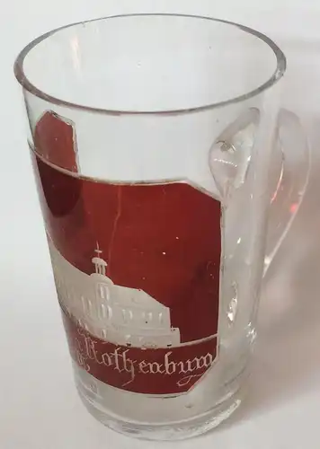 Kleines rubiniertes Glas mit Henkel, Reisesouvenir aus Rothenburg ob der Tauber