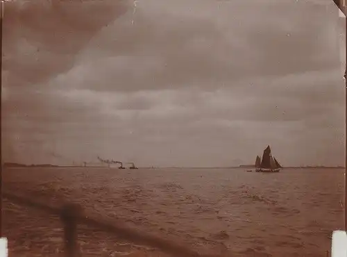 Fotografie, s/w, einlaufender Segler am 7.6.1914 Hamburg-Cuxhafen,