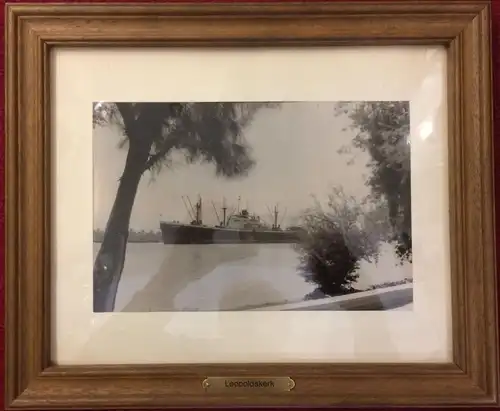 Original-Photographie d. Facht- und Passagierschiffes SS „Leopoldskerk“, gerahmt