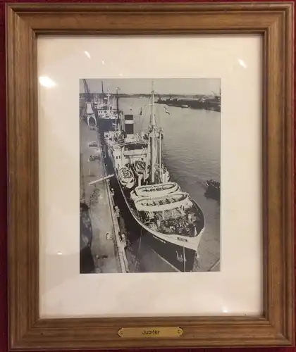 Original-Photographie des Passagierschiffes SS „Jupiter“, gerahmt hinter Glas