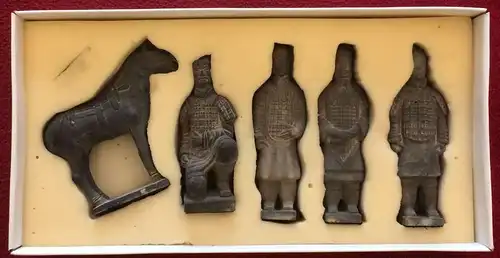 Terrakotta-Armee von Xian - Fünf Figuren als Kopien der in Original-Schachtel