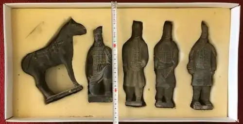 Terrakotta-Armee von Xian - Fünf Figuren als Kopien der in Original-Schachtel
