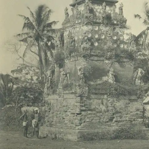 Originalfotografie,Tempel Kockod Pameljodan, in Form eines Turms mit 9 Statuen