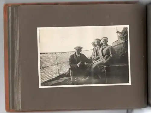 Altes Photoalbum mit 63 Aufnahmen von einem Urlaub am Meer 1920er Jahre