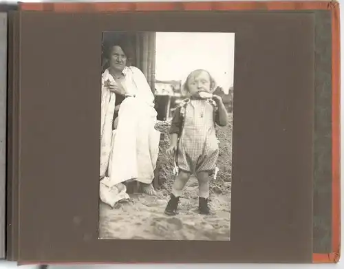 Altes Photoalbum mit 63 Aufnahmen von einem Urlaub am Meer 1920er Jahre