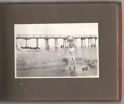 Altes Photoalbum mit 63 Aufnahmen von einem Urlaub am Meer 1920er Jahre