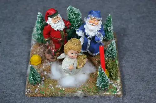 Winterlandschaft mit Nikoläusen und Engel, handgemacht, Kunststoff