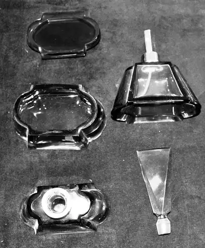 Schminktisch Set,1920,mit Flakon,graues Glas,Geschliffen und Formglas