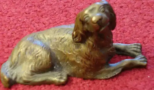 Messingfigur, Weimaraner Hund,liegend, etwa Mitte 19. Jhdrt.