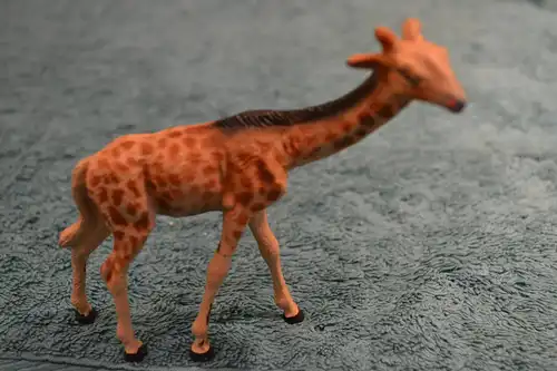 Spielzeugfigur, Tierfigur aus Masse, etwa 1930,Giraffe, handbemalt