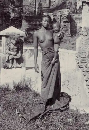 Originalphotographie Einheimische Frau auf Bali mit Baby, ca.1907