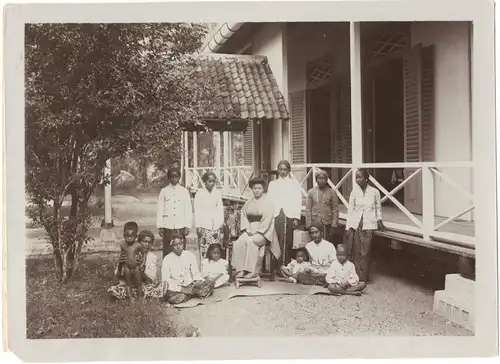 Original-Familienphoto der Familie des Fotografen auf Bali, ca. 1905