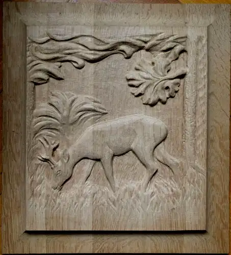 Türfüllung / Schrankfüllung Motiv „Äsender Hirsch“ aus hellem Eichenholz