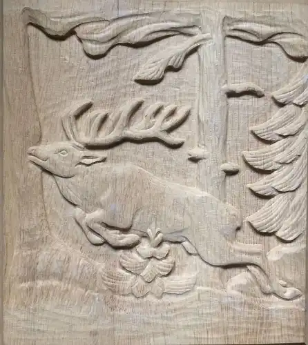 Türfüllung / Schrankfüllung Motiv „Springender Hirsch“ aus hellem Eichenholz