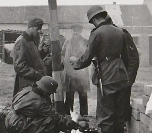 Militaria,Foto,II Weltkrieg,DünkirchenFrühstück an der Front,1942