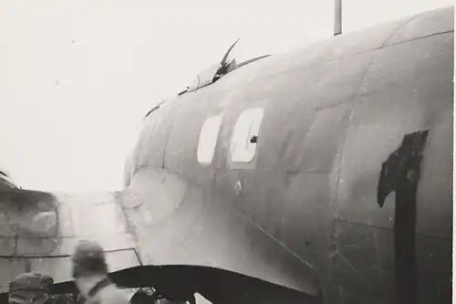 Militaria,2Fotos,II Weltkrieg,deutsche Bomber auf dem Rollfeld