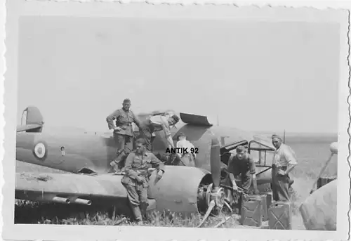 Militaria,Foto,II Weltkrieg,abgeschossene Potez 63 ,zweimotoriges Flugzeug,