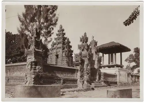 Originalphotographie eines Tempels auf Bali wohl von Thilly Weissenborn