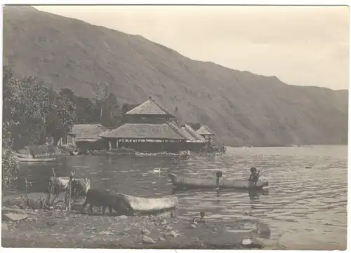 Originalphotographie Landschaft mit See in Niederländisch Indien, ca. 1900