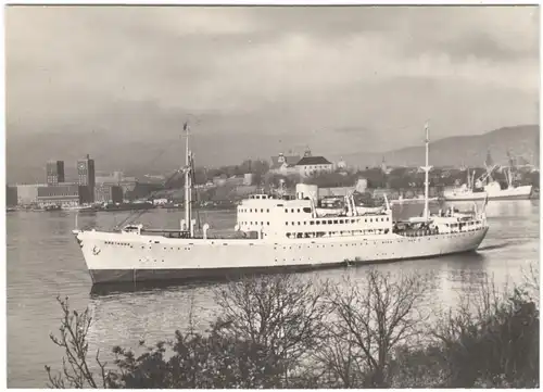 12 Ansichtskarten mit Schiffen, meist der Fred Olson Linie Oslo