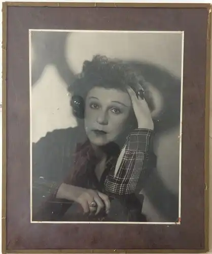 Original-Photographie Portrait Inez van Bree, hinter Glas, auf Holzplatte mont.