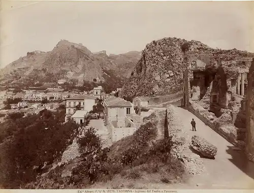 Fotografie, Fr. Alinari, Taormina, Ingresso del Teatro e Panorama,#19776 ca 1900