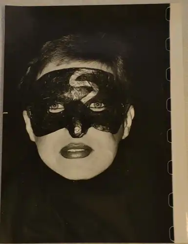 Fotografie,Portrait,Frau m.Maske,Ingeborg Borm-Klinkicht,1986,f.Buchheim-Verlag