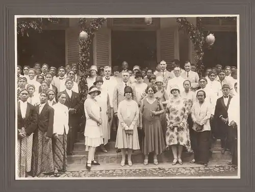 Original-Photographie Feier einer Schule in Niederländisch-Indien, Anf. 20. Jhdt