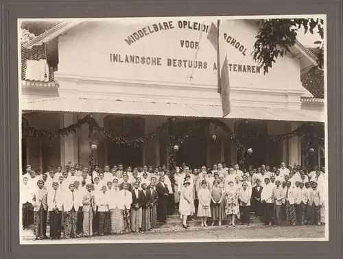 Original-Photographie Feier einer Schule in Niederländisch-Indien, Anf. 20. Jhdt