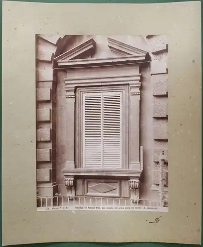 Photographie Florenz – Palazzo Pitti, das Fenster im ersten Stock zum Innenhof