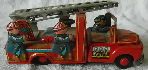 Blechspielzeug Feuerwehrauto mit Schwungradantrieb und ausziehbarer Leiter