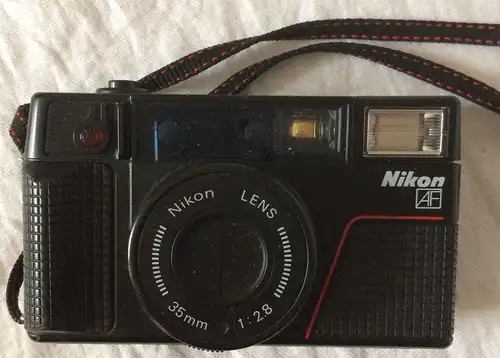 Nikon L35 AF2 Auto-Focus Analogkamera 1:2.8, 35 mm mit Tasche