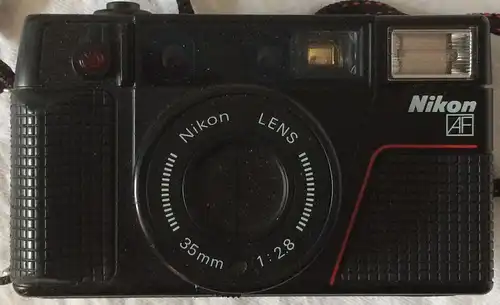 Nikon L35 AF2 Auto-Focus Analogkamera 1:2.8, 35 mm mit Tasche