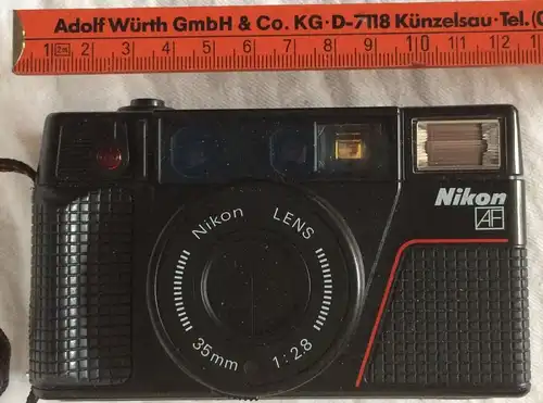 Nikon L35 AF2 Auto-Focus Analogkamera 1:2.8, 35 mm mit Tasche