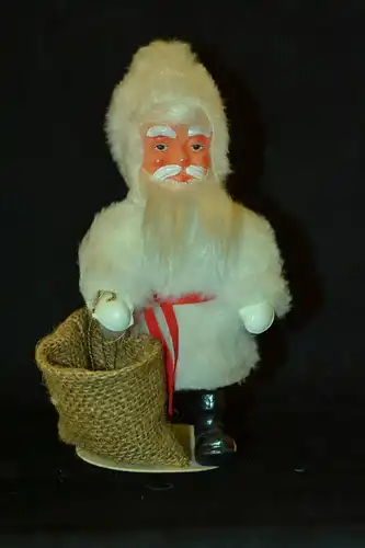 Nikolaus Figur,Kunststoff, Mitte des 20. Jhdt. weißer Mantel,leerer Sack19 cm