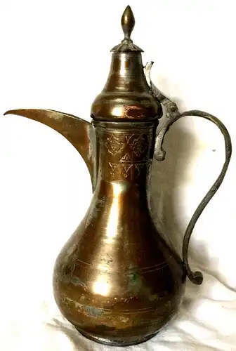 Kleine Kanne mit Deckel aus Metall, kein Silber, wohl arabisch/orientalisch