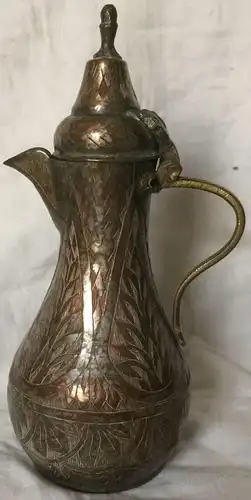 Kleine Kanne mit Deckel aus Metall, kein Silber, wohl arabisch/orientalisch