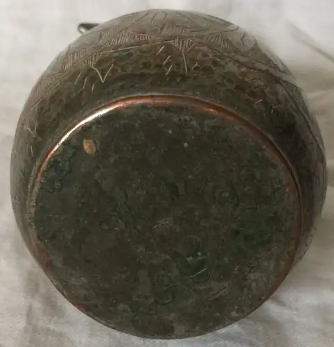 Kleine Kanne mit Deckel aus Metall, kein Silber, wohl arabisch/orientalisch