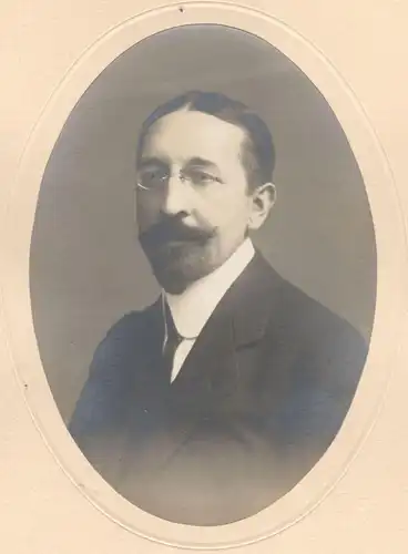 Original-Photographie ovales Portrait eines Mannes, ca. 1900