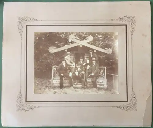 Original-Photographie Gruppenbild sechs junger Männer mit Bierkrügen, ca. 1880